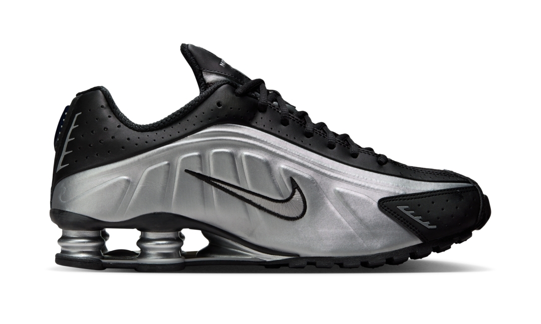 【2025年 11/1 発売予定】NIKE SHOX R4 “Metallic Silver/Black” (ナイキ ショックス “メタリックシルバー/ブラック”) [HQ1988-007]