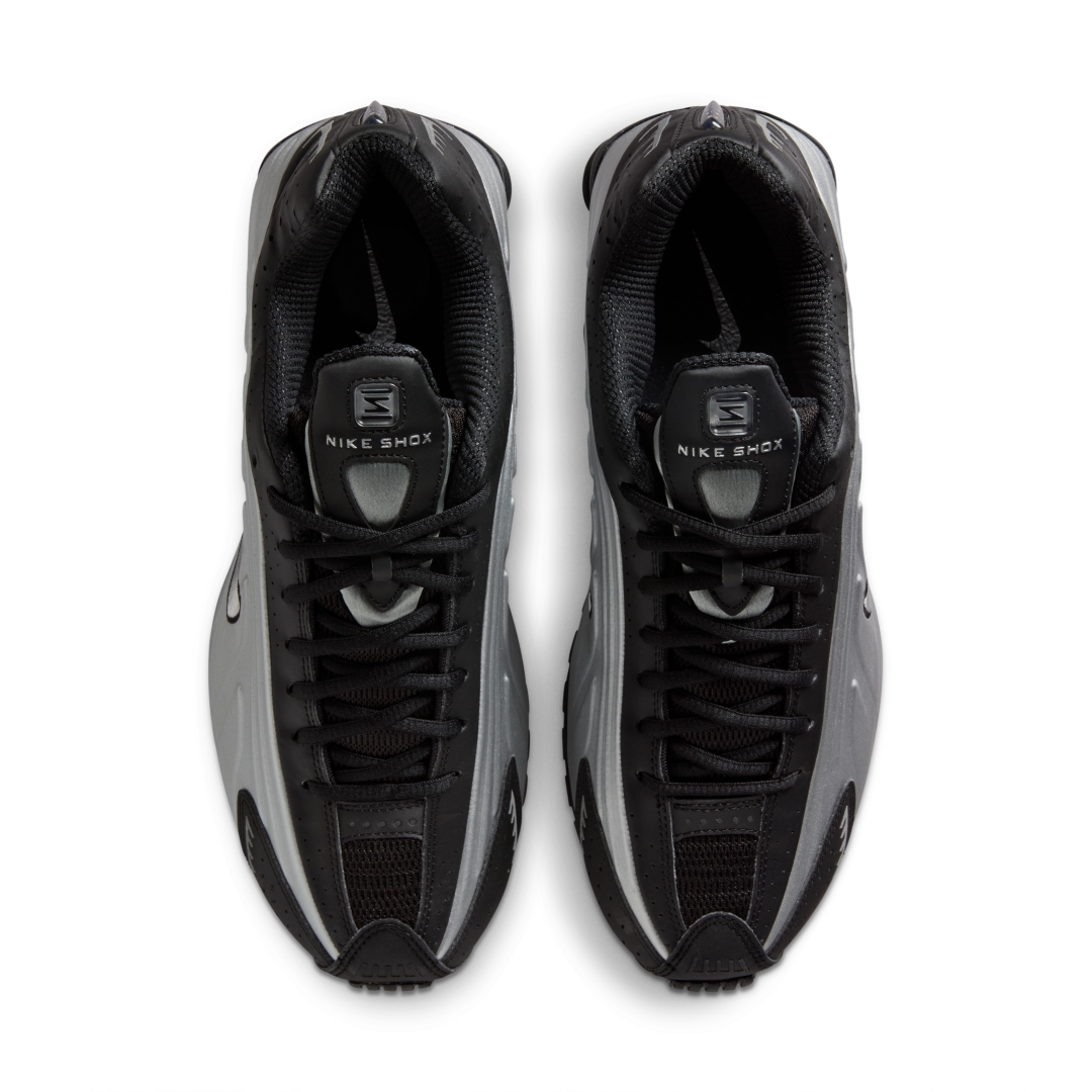 【2025年 11/1 発売予定】NIKE SHOX R4 “Metallic Silver/Black” (ナイキ ショックス “メタリックシルバー/ブラック”) [HQ1988-007]