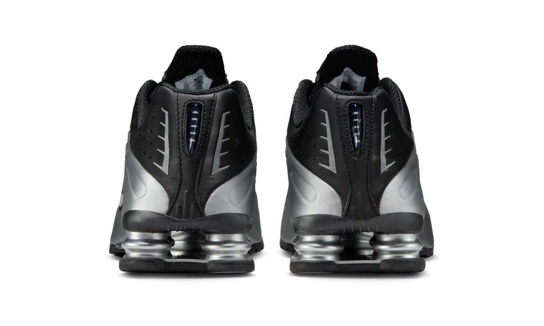 【2025年 11/1 発売予定】NIKE SHOX R4 “Metallic Silver/Black” (ナイキ ショックス “メタリックシルバー/ブラック”) [HQ1988-007]