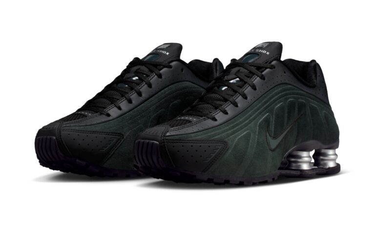 ナイキ ショックス R4 ブラック NIKE SHOX R4 BLACK/BLACK-BLACK-BRIGHT CRIMSON（ナイキ