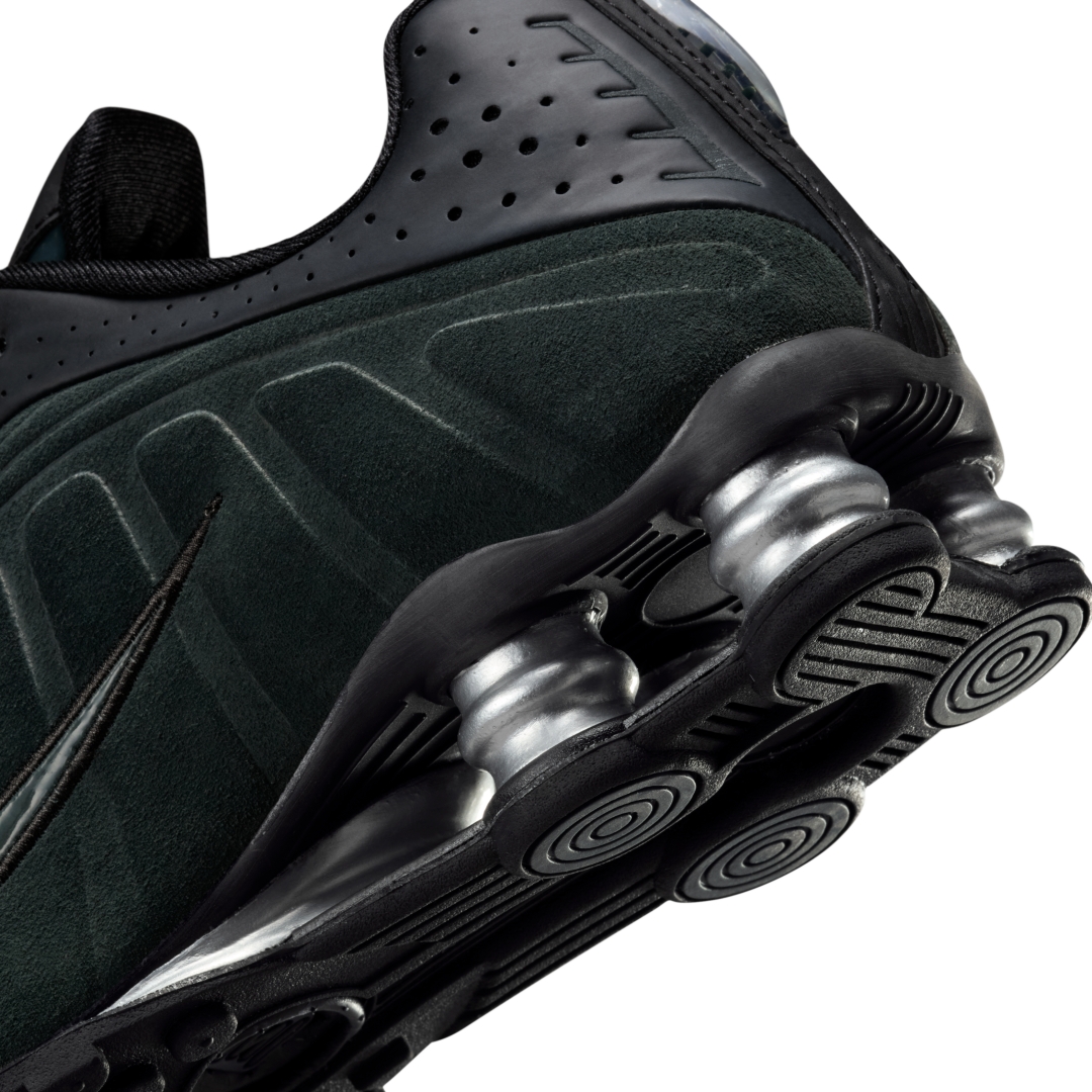 【2025年 発売予定】NIKE W SHOX R4 “Black Suede” (ナイキ ショックス “ブラックスエード”) [HQ7739-002]