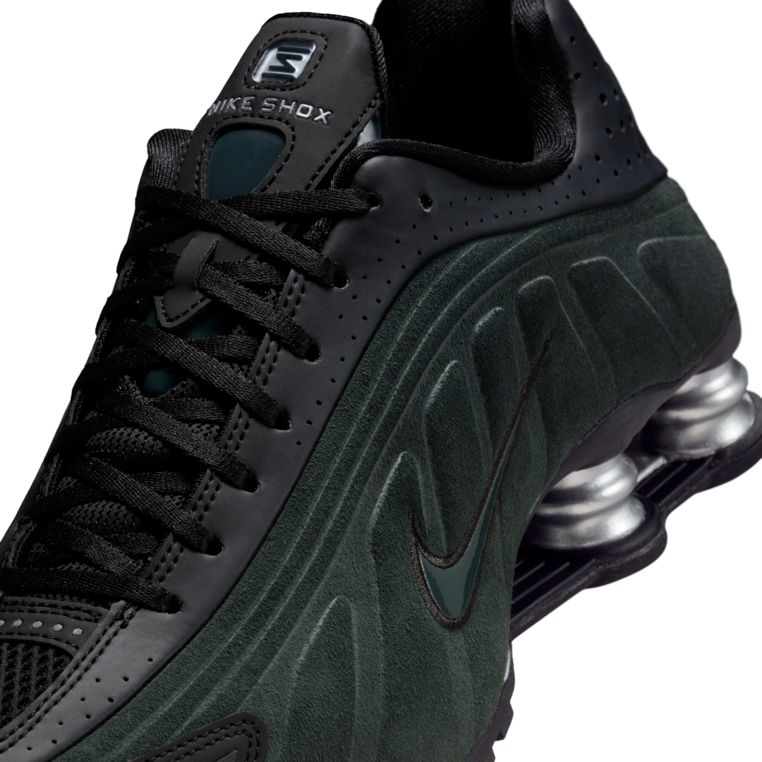【2025年 発売予定】NIKE W SHOX R4 “Black Suede” (ナイキ ショックス “ブラックスエード”) [HQ7739-002]
