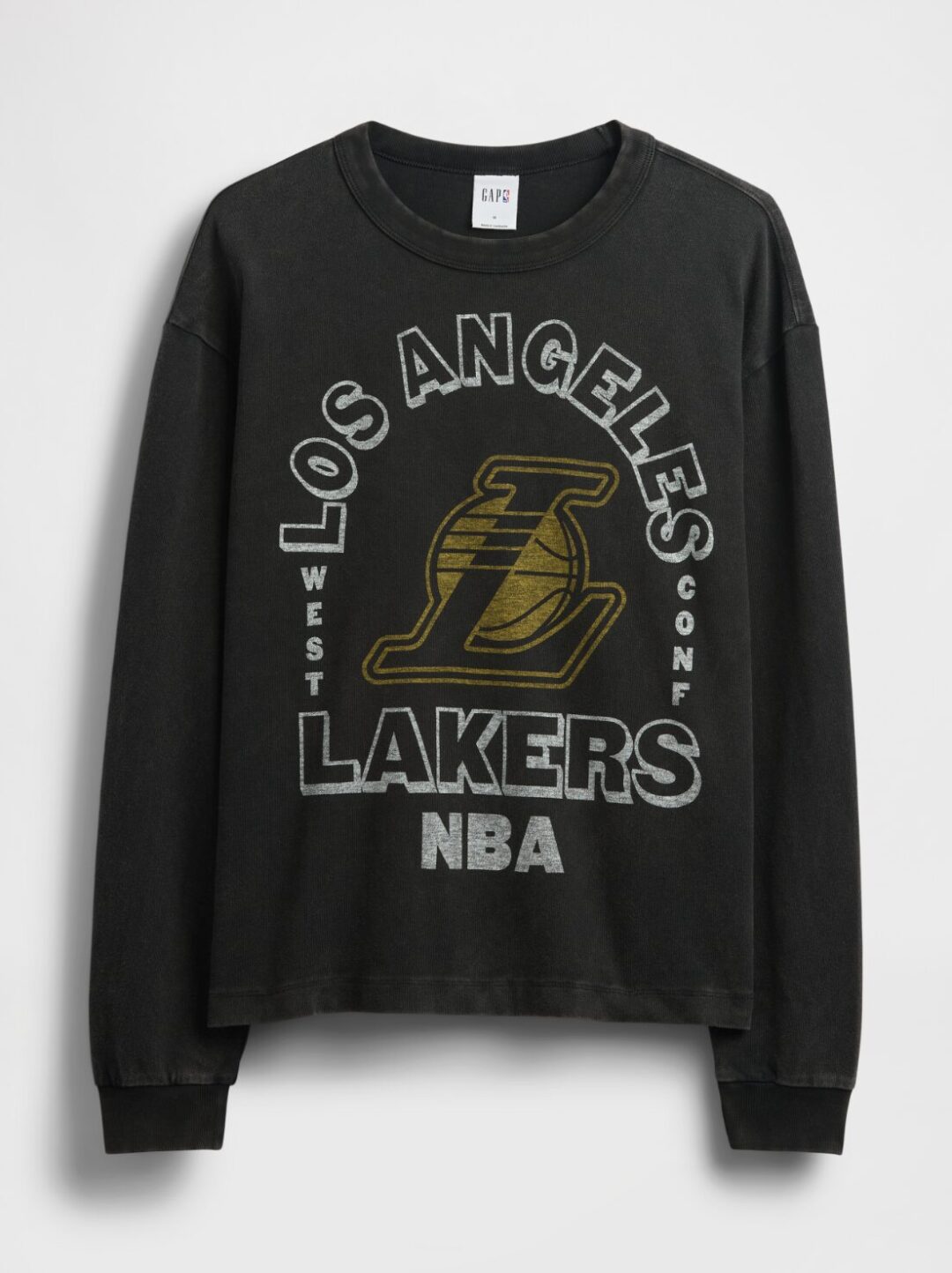 GapがNBAとのコラボコレクションを発表 NBAの歴史をセレブレイトし、それぞれのチームロゴをGapのスタイルに落とし込んだキッズから大人まで展開するアパレルコレクションが10月10日(金)より順次発売