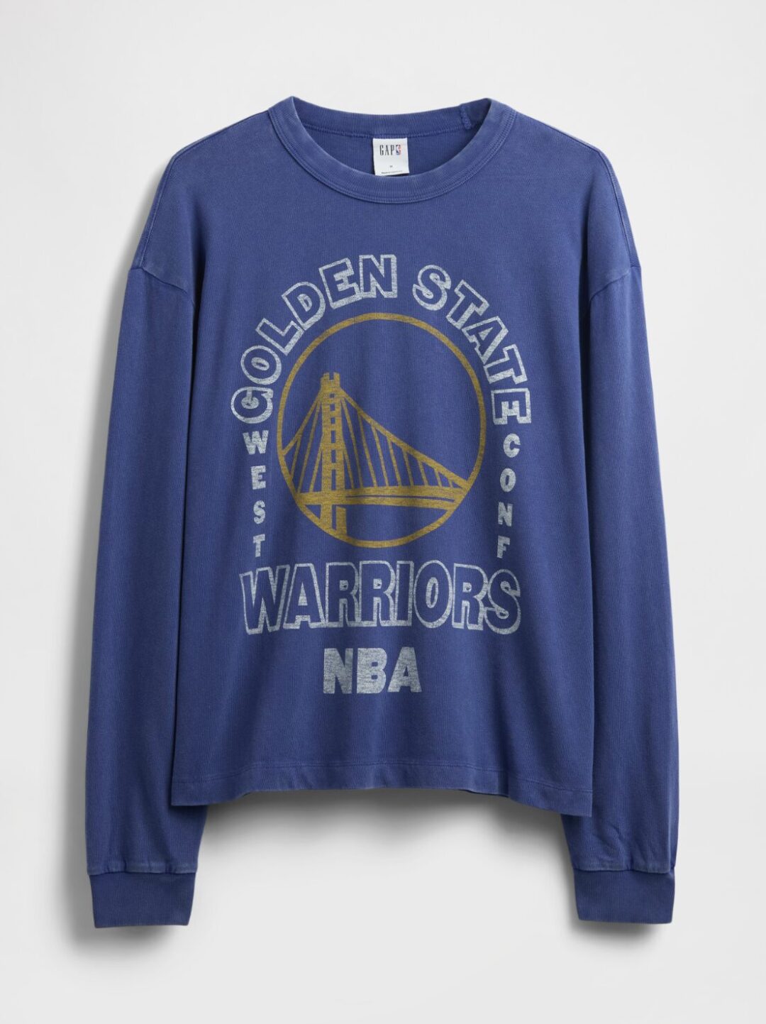 GapがNBAとのコラボコレクションを発表 NBAの歴史をセレブレイトし、それぞれのチームロゴをGapのスタイルに落とし込んだキッズから大人まで展開するアパレルコレクションが10月10日(金)より順次発売