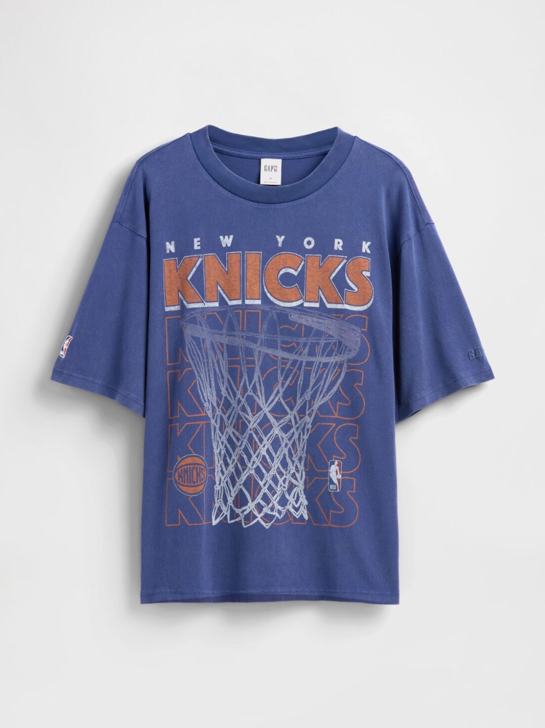 GapがNBAとのコラボコレクションを発表 NBAの歴史をセレブレイトし、それぞれのチームロゴをGapのスタイルに落とし込んだキッズから大人まで展開するアパレルコレクションが10月10日(金)より順次発売