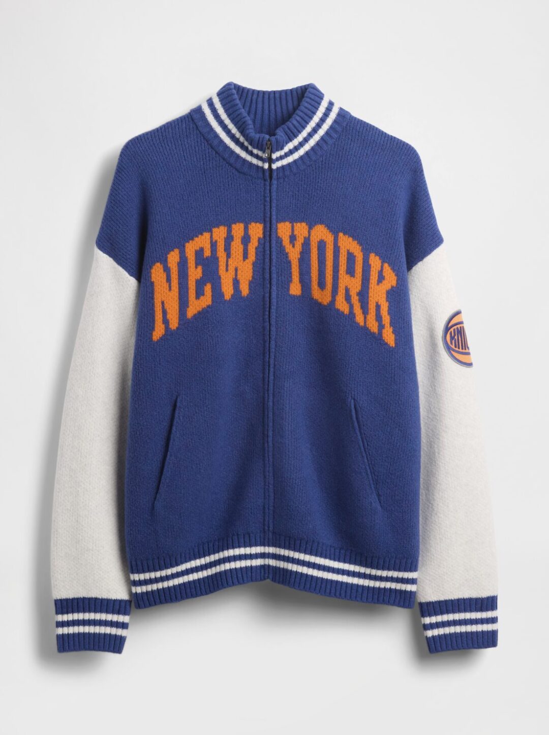 GapがNBAとのコラボコレクションを発表 NBAの歴史をセレブレイトし、それぞれのチームロゴをGapのスタイルに落とし込んだキッズから大人まで展開するアパレルコレクションが10月10日(金)より順次発売