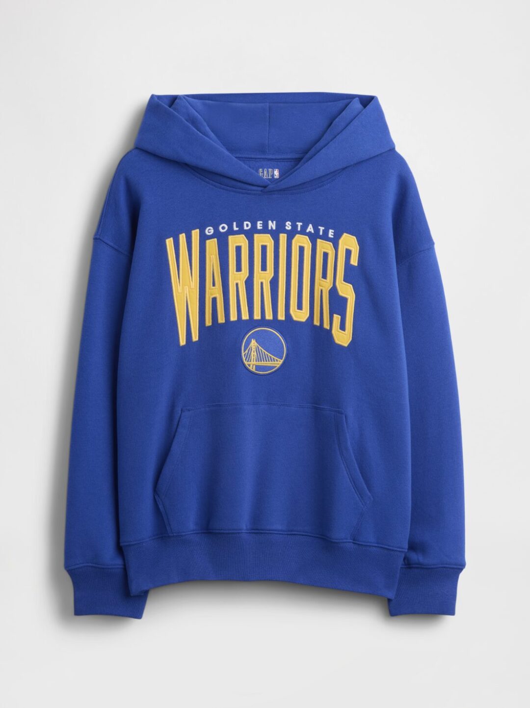 GapがNBAとのコラボコレクションを発表 NBAの歴史をセレブレイトし、それぞれのチームロゴをGapのスタイルに落とし込んだキッズから大人まで展開するアパレルコレクションが10月10日(金)より順次発売