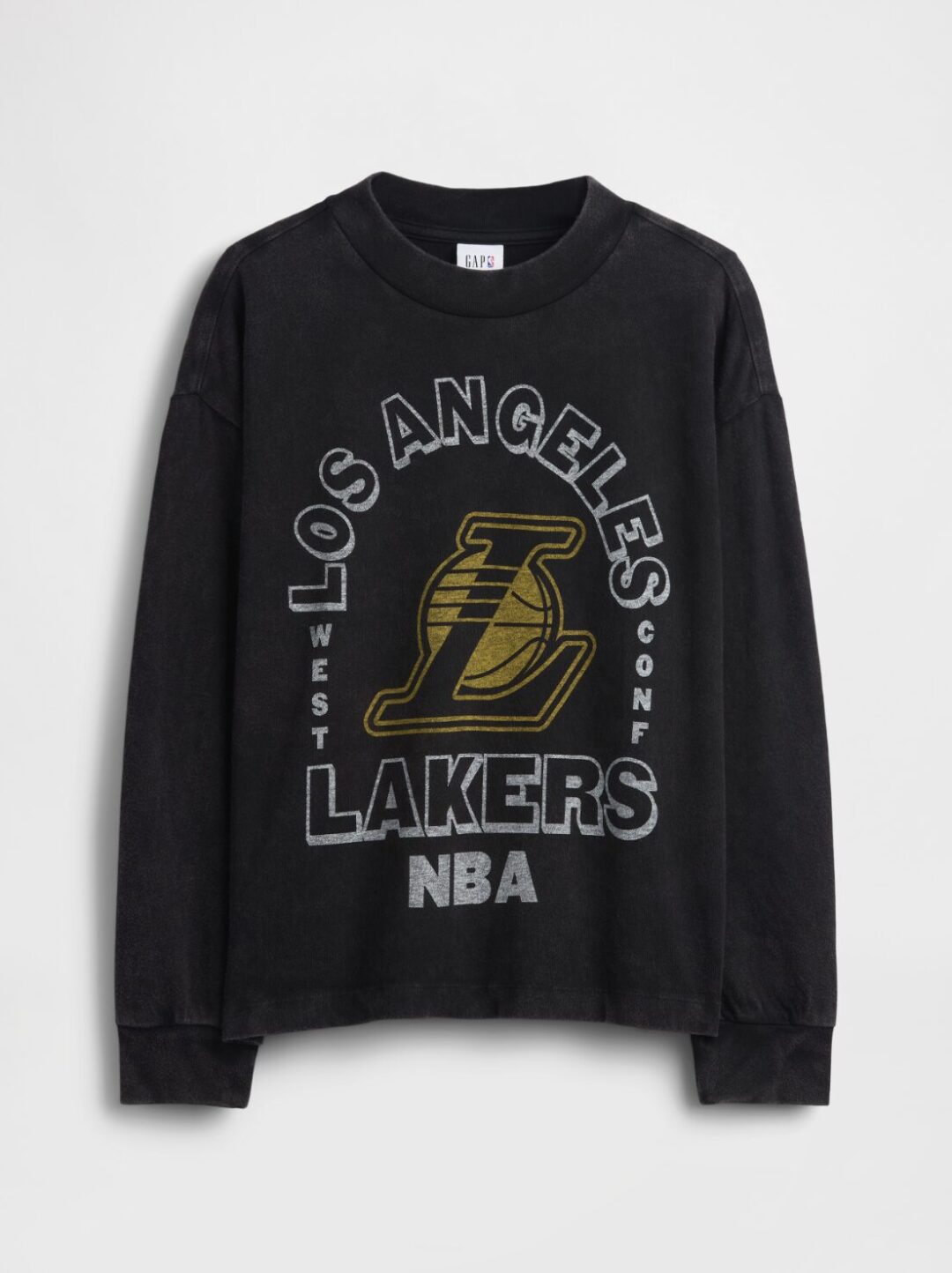 GapがNBAとのコラボコレクションを発表 NBAの歴史をセレブレイトし、それぞれのチームロゴをGapのスタイルに落とし込んだキッズから大人まで展開するアパレルコレクションが10月10日(金)より順次発売