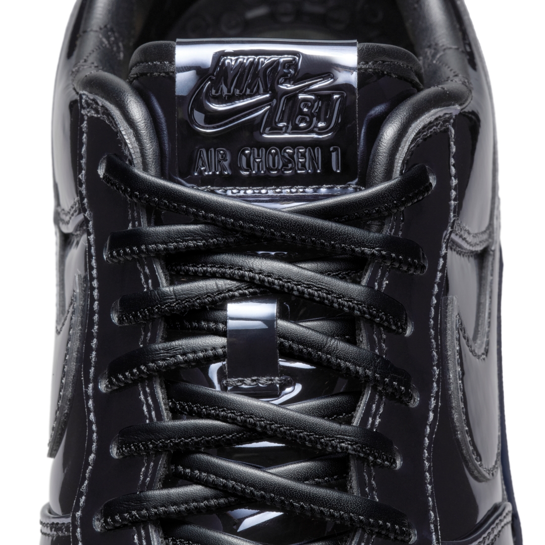 【2025年末 発売予定】LeBron James × NIKE AIR FORCE 1 LOW “Black Patent” (レブロン・ジェームズ ナイキ エア フォース 1 ロー “ブラックパテント”) [IO6129-001]