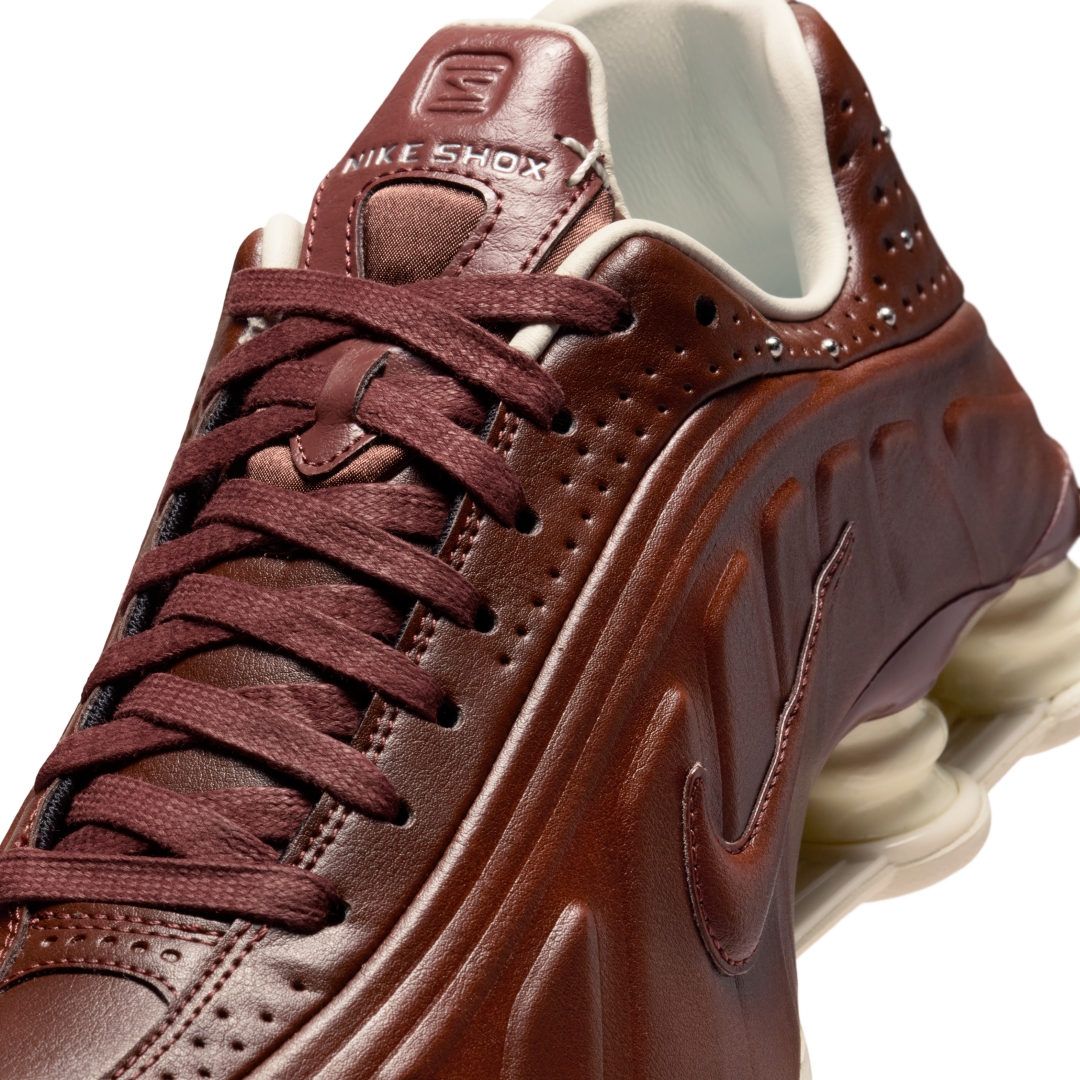 【2025年 発売予定】NIKE W SHOX R4 “Dark Pony/Soft Pearl” (ナイキ ショックス “ダークポニー/ソフトパール”) [IM6690-220]