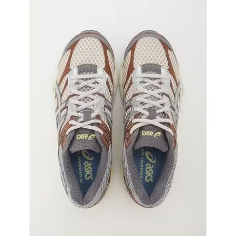 【2025年 11/13 & 11/17 発売】emmi × ASICS GEL-CUMULUS 16 “Brown/Lemon Yellow” (アシックス ゲルキュムラス) [1203A957.250]