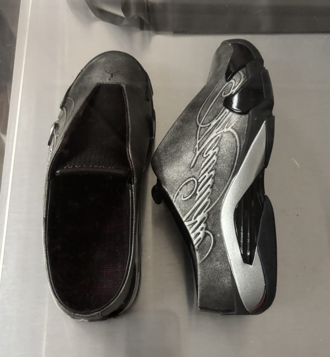 【2026年 9/19 & 9/26 発売予定】Mowalola x NIKE AIR JORDAN 14 SP & MULE “Black/Metallic Silver/Burnt Red” (モワローラ ナイキ エア ジョーダン ミュール “ブラック/シルバー/レッド”) [IR0908-001/IQ5708-001]