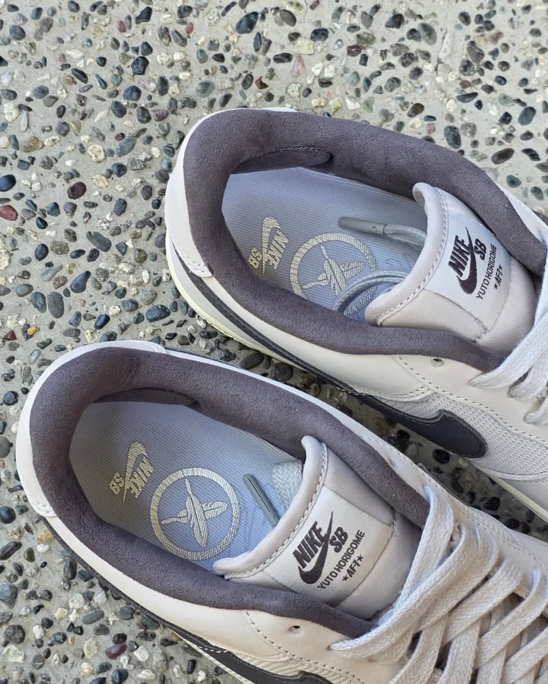 【2026年 秋 発売予定】堀米雄斗 × ナイキ SB × エア フォース 1 ロー “ホワイト/アイアングレー” (Yuto Horigome NIKE AIR FORDC 1 LOW “White/Iron Grey”) [IO8439-100]