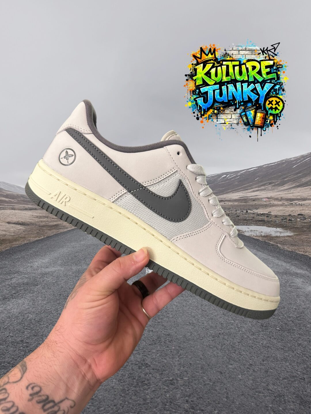 【2026年 秋 発売予定】堀米雄斗 × ナイキ SB × エア フォース 1 ロー "ホワイト/アイアングレー" (Yuto Horigome NIKE AIR FORDC 1 LOW “White/Iron Grey”) [IO8439-100]