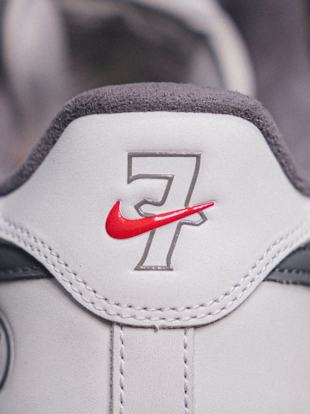 【2026年 秋 発売予定】堀米雄斗 × ナイキ SB × エア フォース 1 ロー “ホワイト/アイアングレー” (Yuto Horigome NIKE AIR FORDC 1 LOW “White/Iron Grey”) [IO8439-100]