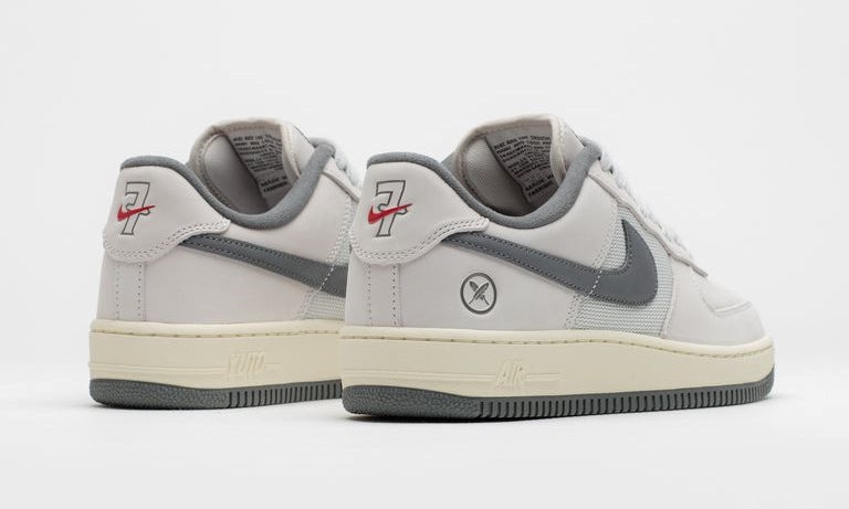 【2026年 秋 発売予定】堀米雄斗 × ナイキ SB × エア フォース 1 ロー “ホワイト/アイアングレー” (Yuto Horigome NIKE AIR FORDC 1 LOW “White/Iron Grey”) [IO8439-100]