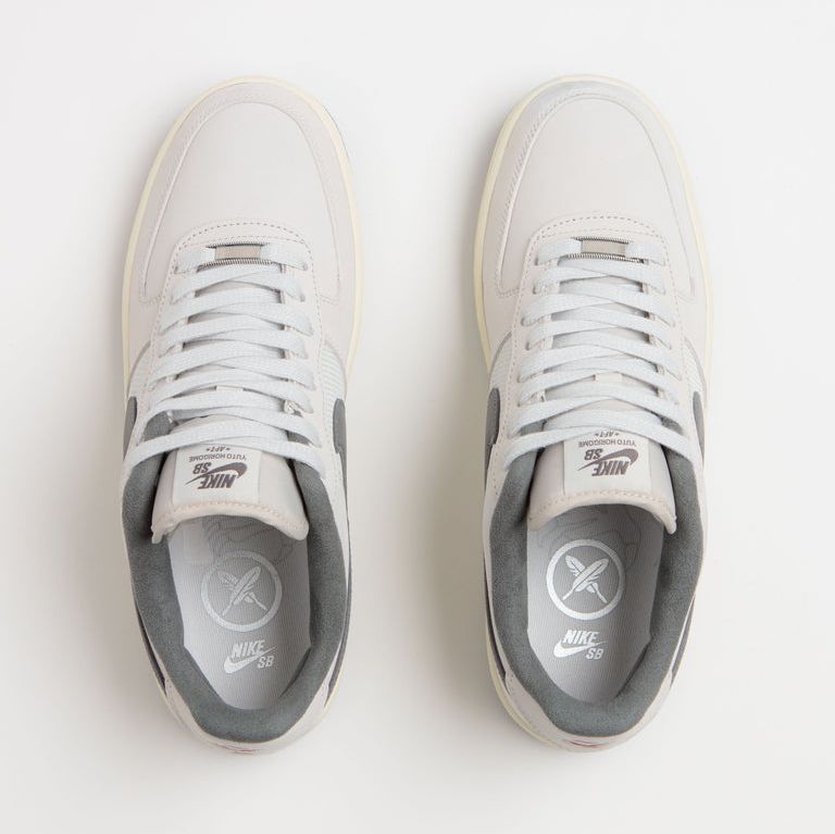 【2026年 秋 発売予定】堀米雄斗 × ナイキ SB × エア フォース 1 ロー “ホワイト/アイアングレー” (Yuto Horigome NIKE AIR FORDC 1 LOW “White/Iron Grey”) [IO8439-100]