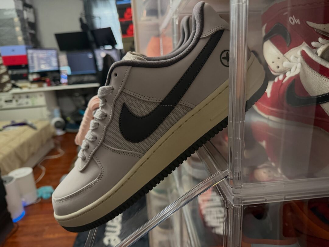 【2026年 秋 発売予定】堀米雄斗 × ナイキ SB × エア フォース 1 ロー “ホワイト/アイアングレー” (Yuto Horigome NIKE AIR FORDC 1 LOW “White/Iron Grey”) [IO8439-100]