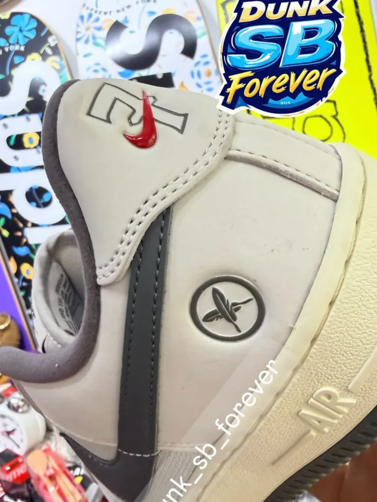 【2026年 秋 発売予定】堀米雄斗 × ナイキ SB × エア フォース 1 ロー “ホワイト/アイアングレー” (Yuto Horigome NIKE AIR FORDC 1 LOW “White/Iron Grey”) [IO8439-100]