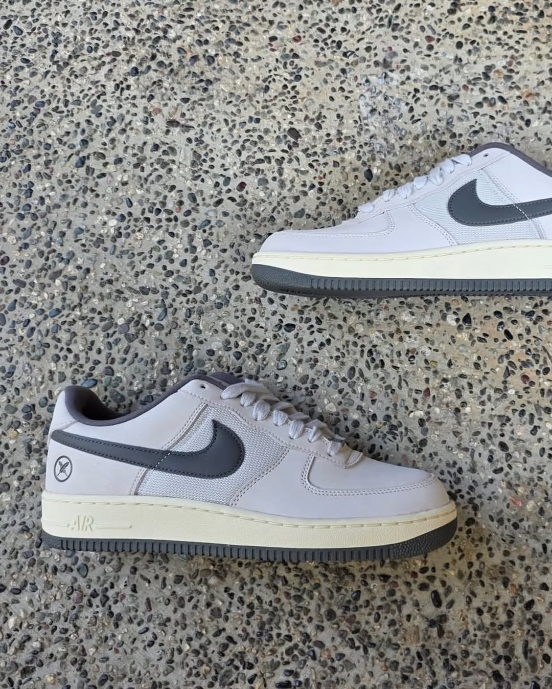 【2026年 秋 発売予定】堀米雄斗 × ナイキ SB × エア フォース 1 ロー “ホワイト/アイアングレー” (Yuto Horigome NIKE AIR FORDC 1 LOW “White/Iron Grey”) [IO8439-100]