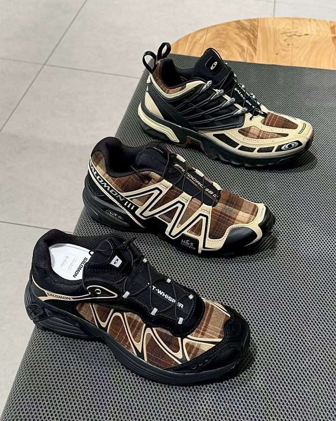 【2025年 12/5 発売】DOVER STREET MARKET {DSM} Exclusive / Salomon “HOLIDAY” (ドーバーストリートマーケット サロモン ホリデー) [L47793300/L47793400/L47793500]