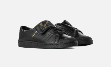 【一部海外発売 / 2025年 11/21 発売】Willy Chavarria × adidas Originals JABBAR LO “Core Black/Gold Metallic” (ウィリーチャバリア アディダス オリジナルス ジャバー ロー) [HQ4867]