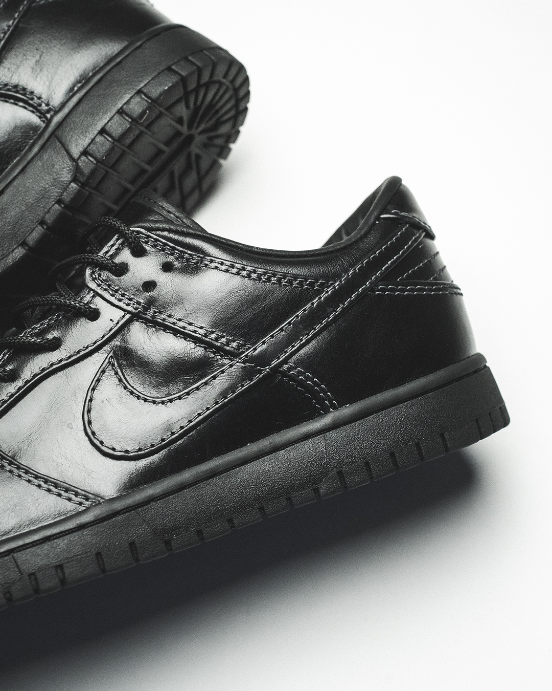 【2025年 12/16 発売】NIKE DUNK LOW RETRO PREMIUM QS “Triple Black/Army Olive” (ナイキ ダンク ロー レトロ プレミアム “トリプルブラック/アーミーオリーブ”) [IQ3342-001/IQ3342-300]