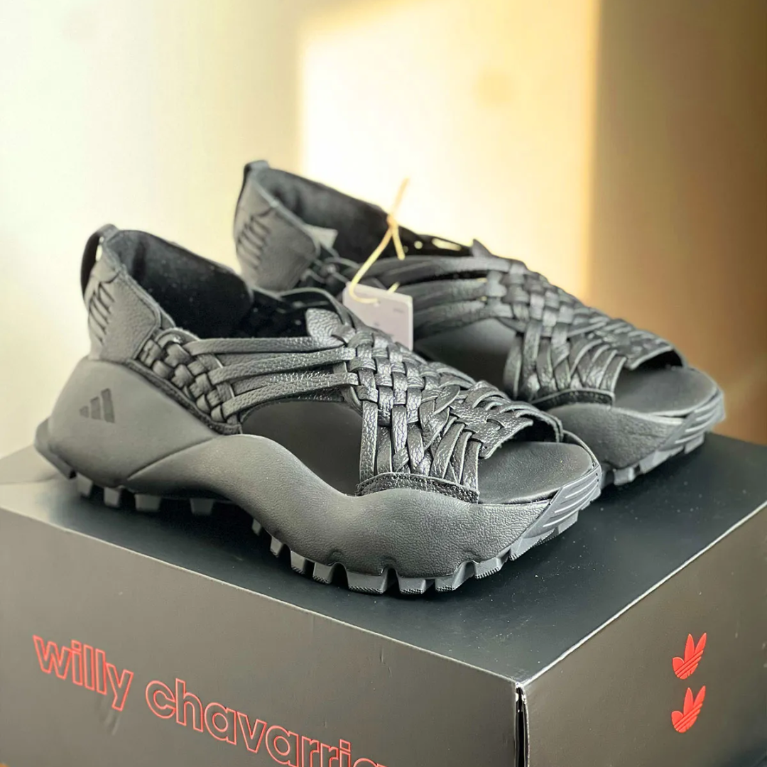 【2025年 10/31 & 年末 発売予定】Willy Chavarria × adidas Originals HUARACHE “Core Black” (ウィリーチャバリア アディダス オリジナルス ワラチェ “ブラック”) [JS2117]