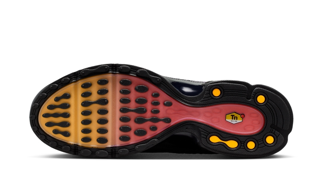 【2025年末 発売予定】NIKE AIR MAX PLUS VII “Black/Medium Ash/Bright Crimson” (ナイキ エア マックス プラス “ブラック/アッシュ/クリムゾン”) [HQ2197-002]
