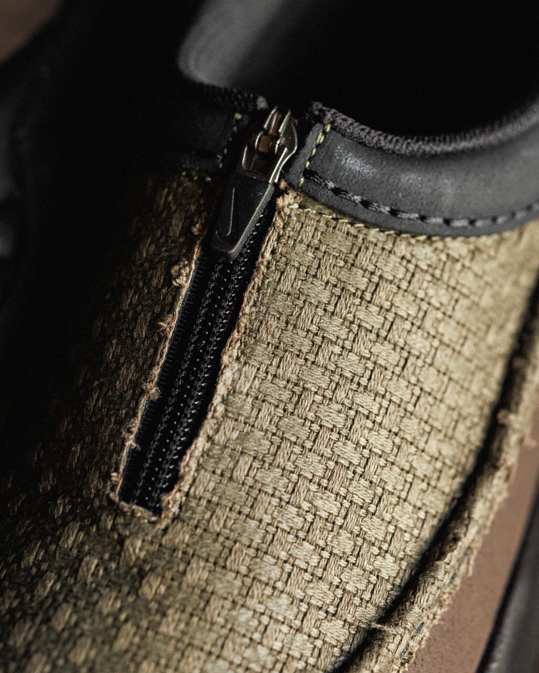 【2025年 12/1 発売】NIKE ACG IZY “Black/Medium Olive/Dark Chocolate” (ナイキ アイジー “ブラック/オリーブ/チョコレート”) [IO4547-001]