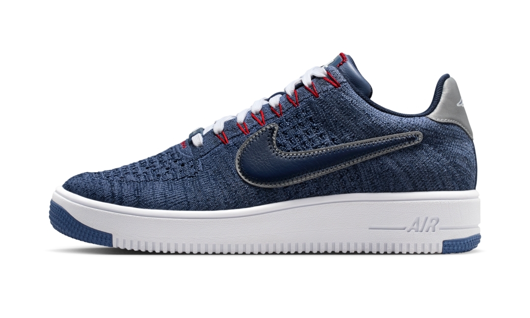 【2025年 発売予定】Robert Kraft x NIKE AIR FORCE 1 LOW ULTRA FLYKNIT “Patriots” (ロバート・クラフト ナイキ エア フォース ロー ウルトラ フライニット “ニューイングランド・ペイトリオッツ”) [FV4079-491]