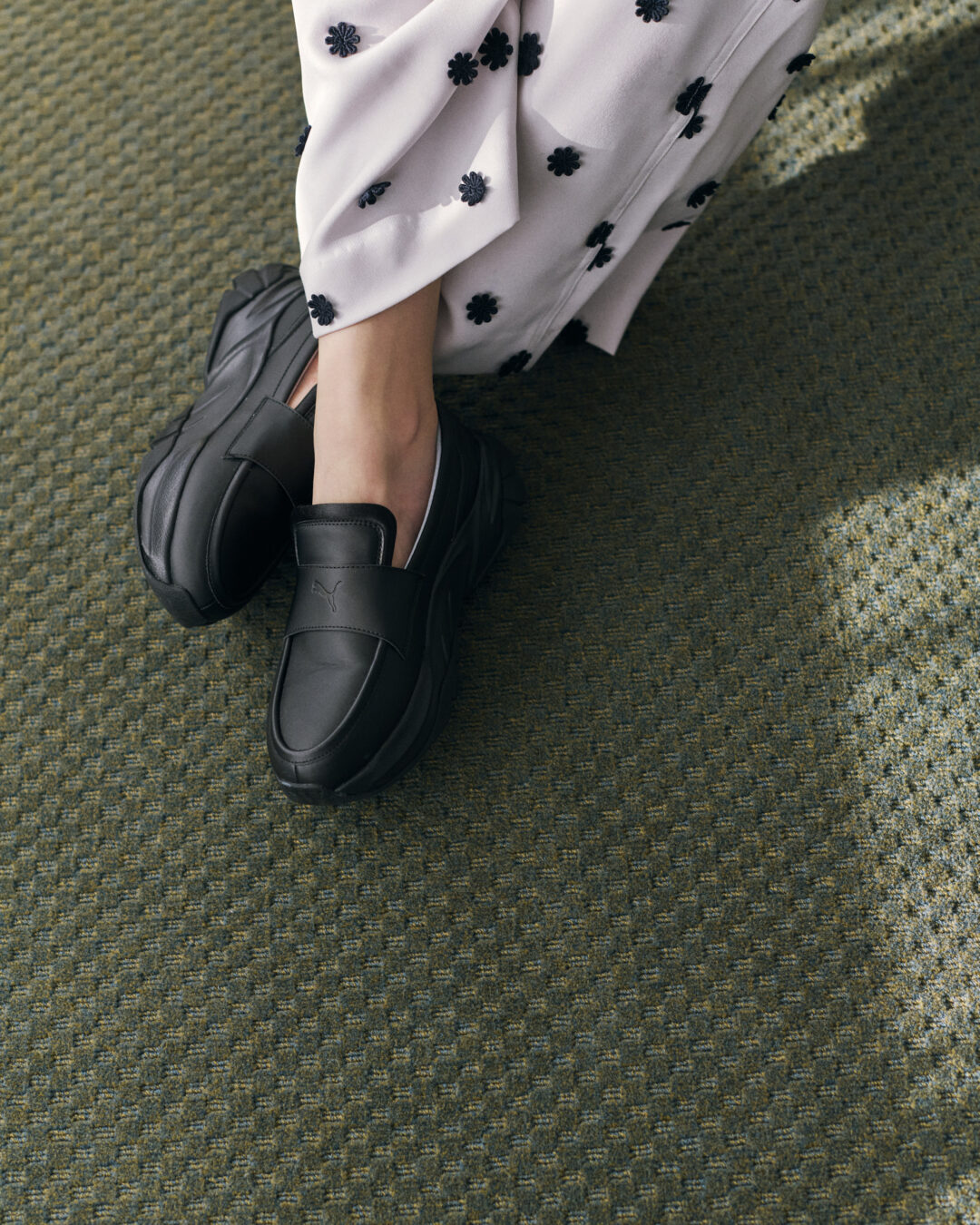 【2025年 11/13 発売】emmi × PUMA LOAFYR “Black” (エミ プーマ ローファー) [406959-01]