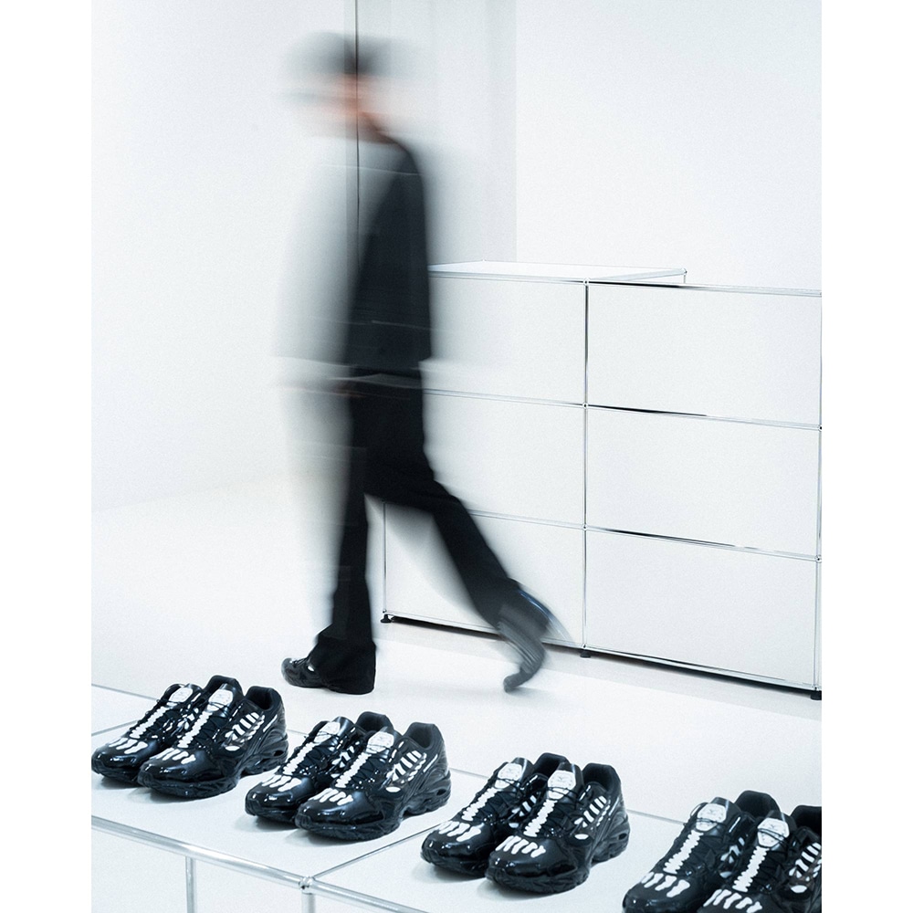 【2025年 11/21 発売】SBTG x Mizuno WAVE RIDER 10 “Black/White” (サボタージュ ミズノ ウェーブ ライダー) [D1GD2526-01]