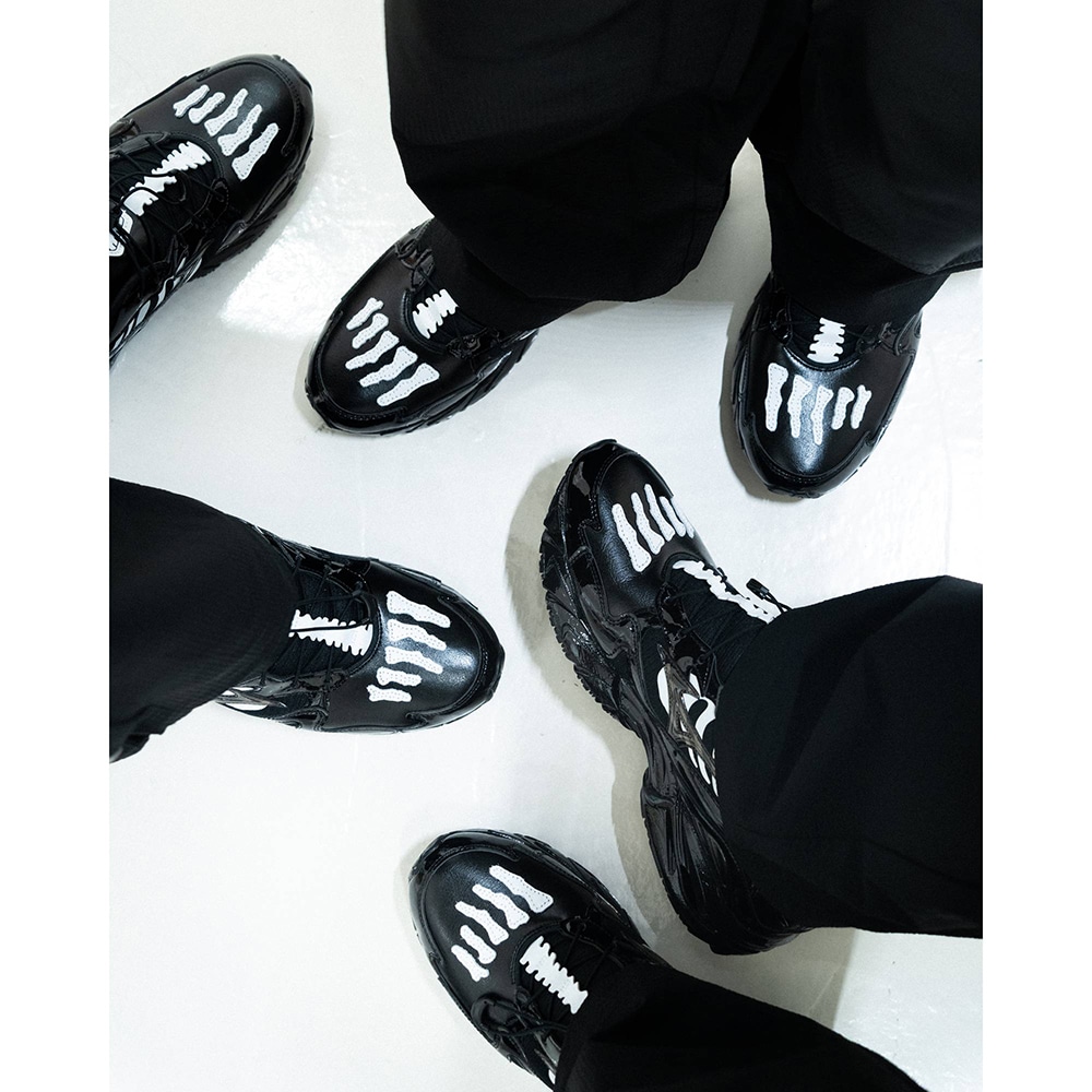 【2025年 11/21 発売】SBTG x Mizuno WAVE RIDER 10 “Black/White” (サボタージュ ミズノ ウェーブ ライダー) [D1GD2526-01]