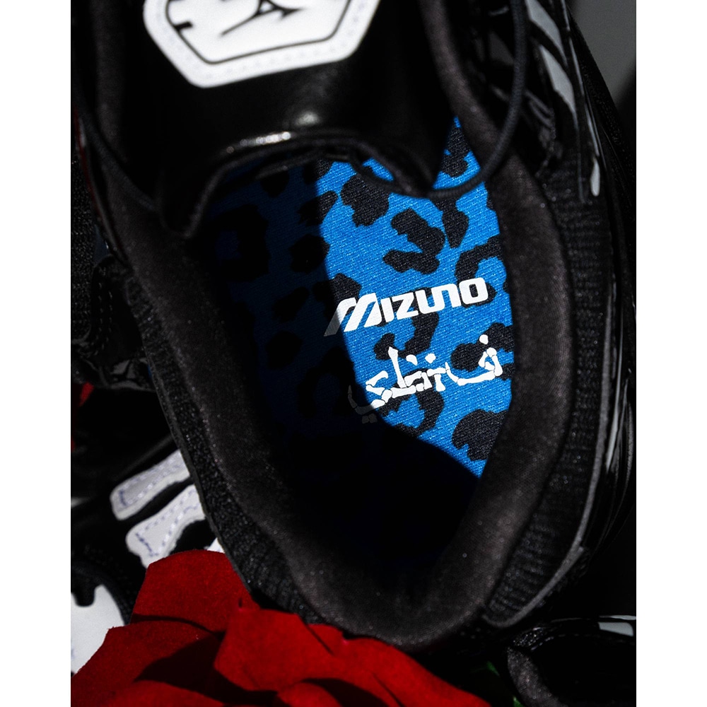 【2025年 11/21 発売】SBTG x Mizuno WAVE RIDER 10 “Black/White” (サボタージュ ミズノ ウェーブ ライダー) [D1GD2526-01]