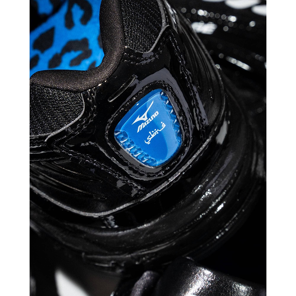 【2025年 11/21 発売】SBTG x Mizuno WAVE RIDER 10 “Black/White” (サボタージュ ミズノ ウェーブ ライダー) [D1GD2526-01]