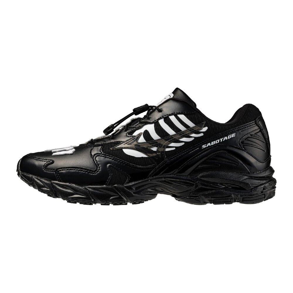 【2025年 11/21 発売】SBTG x Mizuno WAVE RIDER 10 “Black/White” (サボタージュ ミズノ ウェーブ ライダー) [D1GD2526-01]