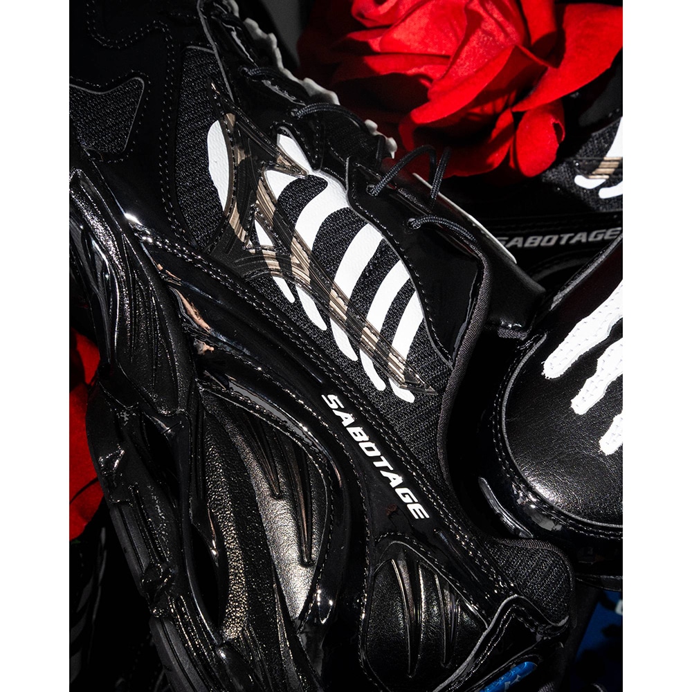 【2025年 11/21 発売】SBTG x Mizuno WAVE RIDER 10 “Black/White” (サボタージュ ミズノ ウェーブ ライダー) [D1GD2526-01]