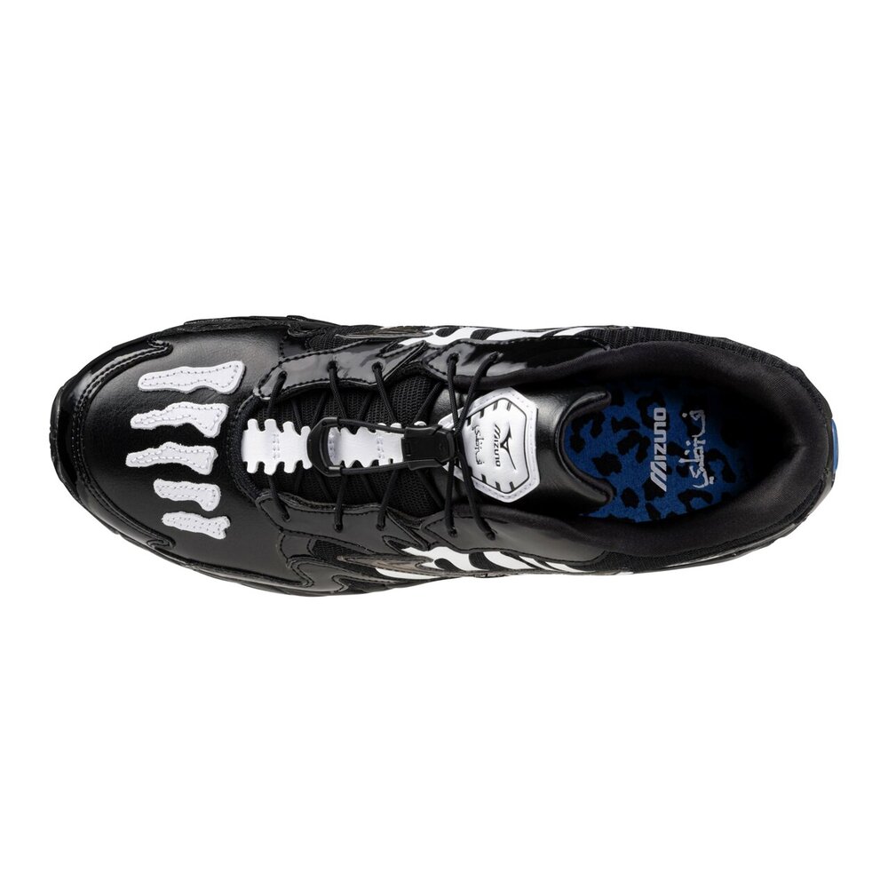 【2025年 11/21 発売】SBTG x Mizuno WAVE RIDER 10 “Black/White” (サボタージュ ミズノ ウェーブ ライダー) [D1GD2526-01]