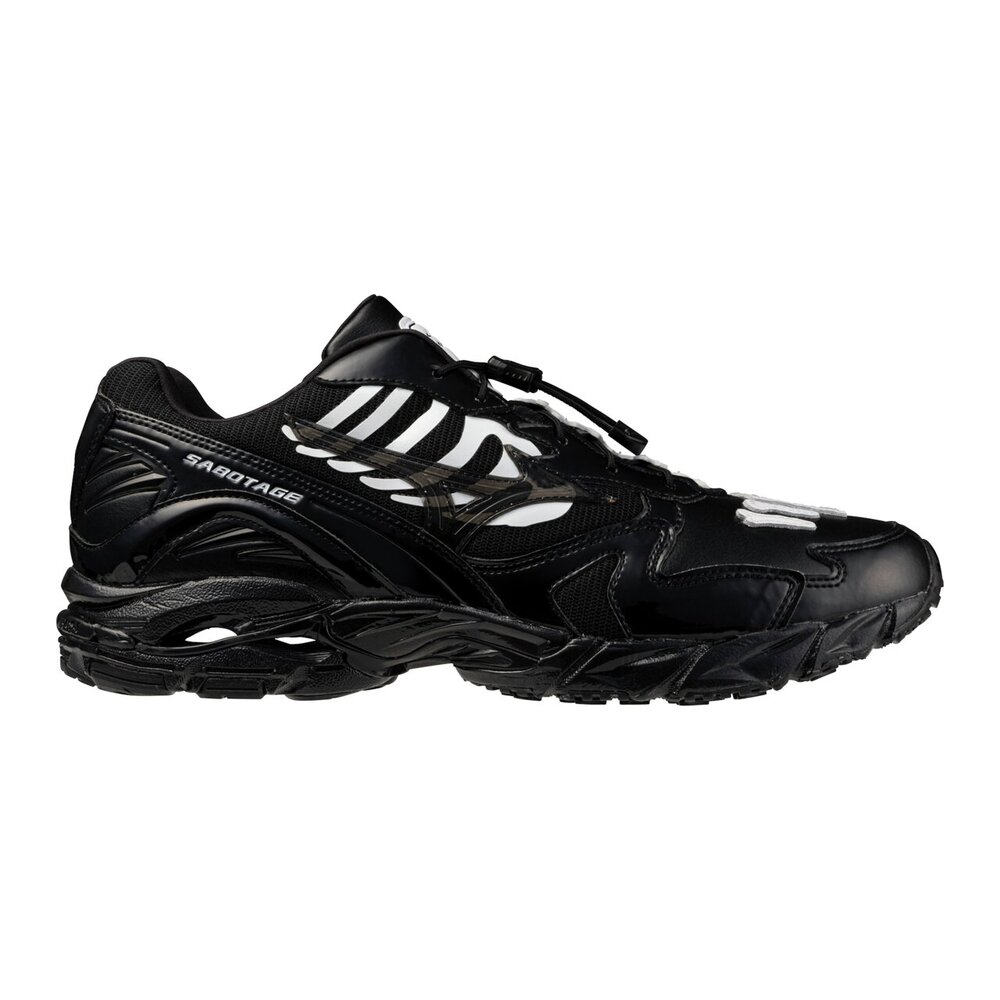 【2025年 11/21 発売】SBTG x Mizuno WAVE RIDER 10 “Black/White” (サボタージュ ミズノ ウェーブ ライダー) [D1GD2526-01]