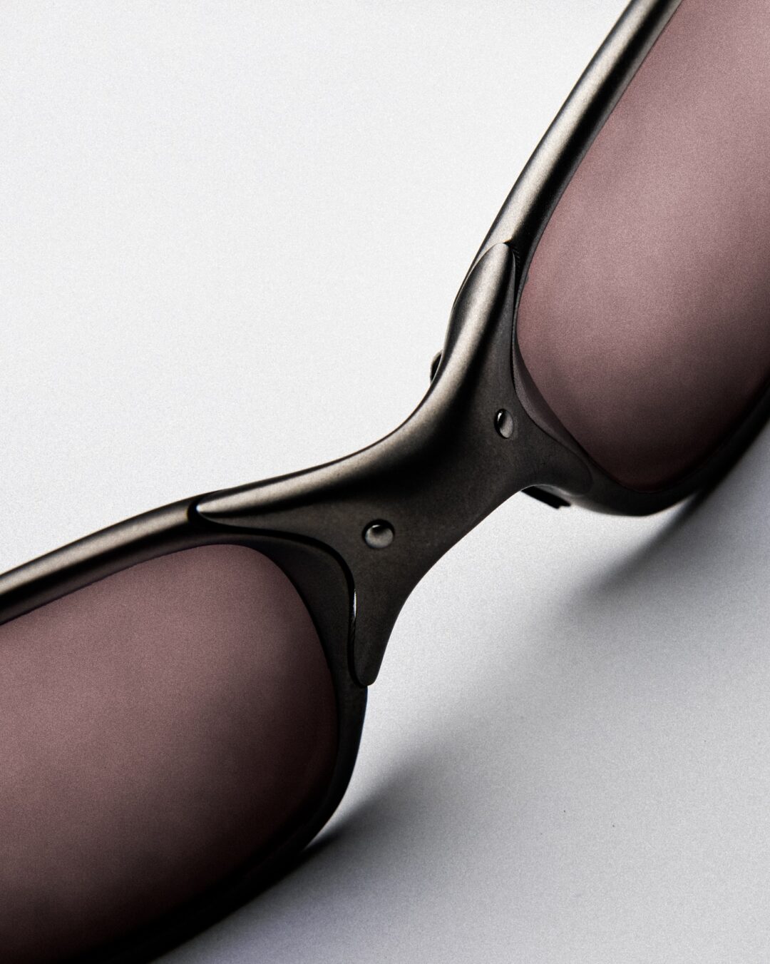 Travis Scott/Cactus Jack x Oakley “MUZM X-Metal Juliet”が2026年 発売予定 (トラヴィス・スコット/カクタスジャック オークリー)