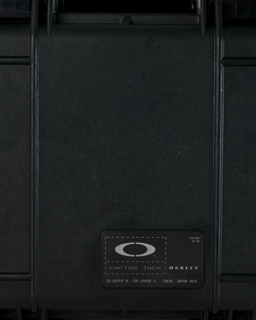 Travis Scott/Cactus Jack x Oakley “MUZM X-Metal Juliet”が2026年 発売予定 (トラヴィス・スコット/カクタスジャック オークリー)