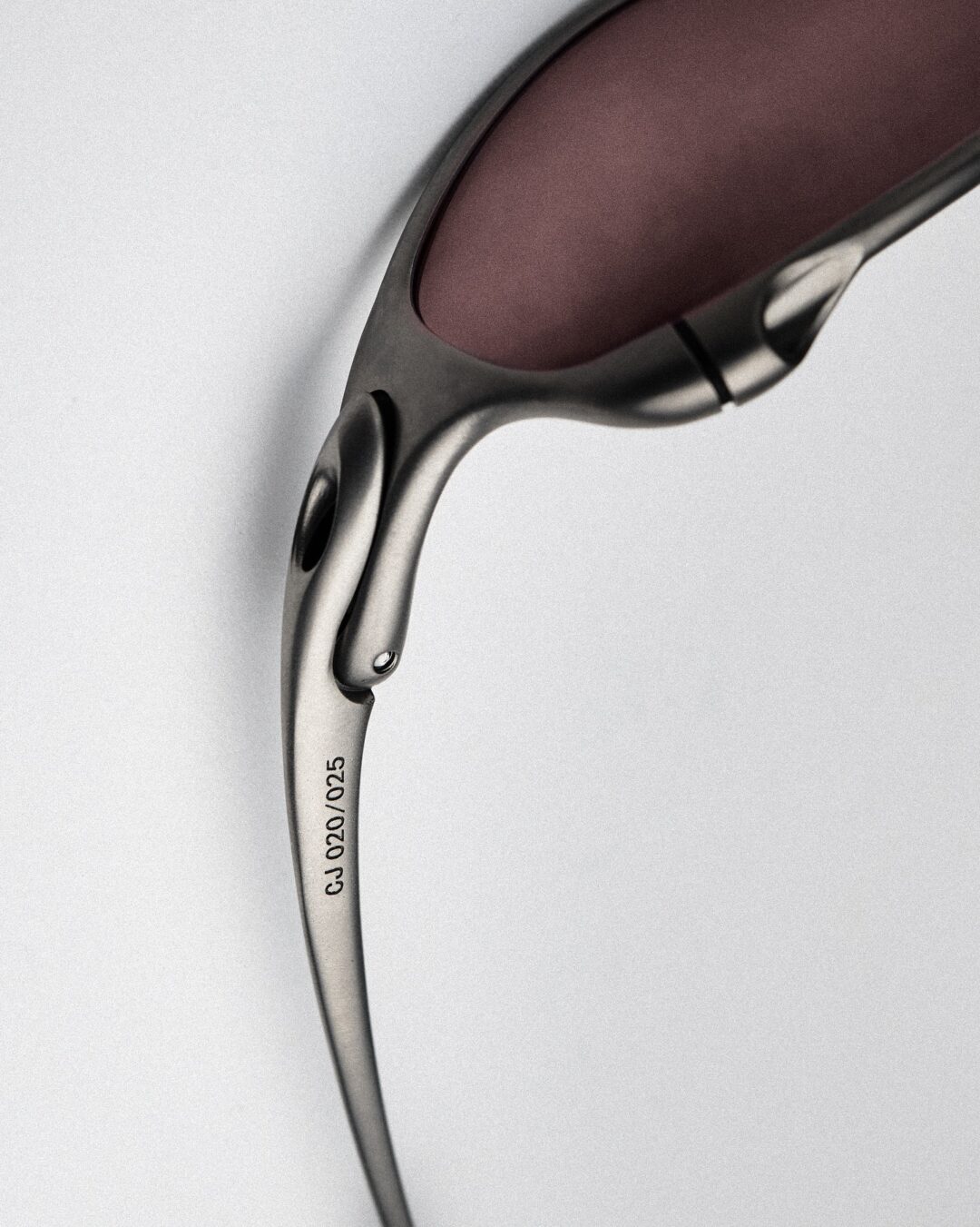 Travis Scott/Cactus Jack x Oakley “MUZM X-Metal Juliet”が2026年 発売予定 (トラヴィス・スコット/カクタスジャック オークリー)