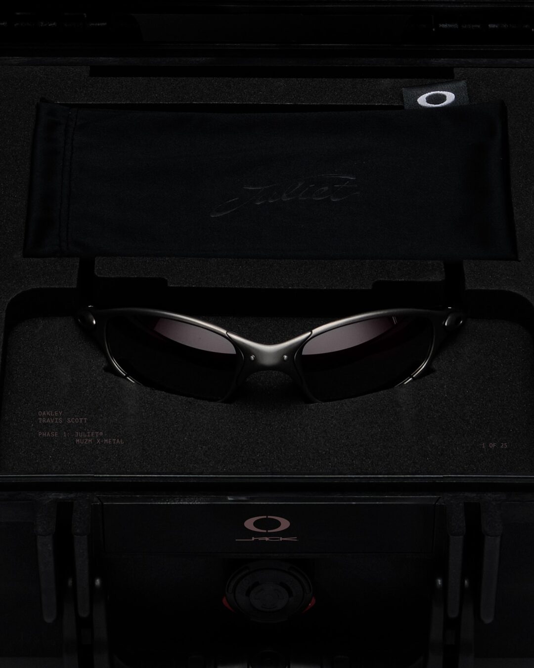 Travis Scott/Cactus Jack x Oakley “MUZM X-Metal Juliet”が2026年 発売予定 (トラヴィス・スコット/カクタスジャック オークリー)