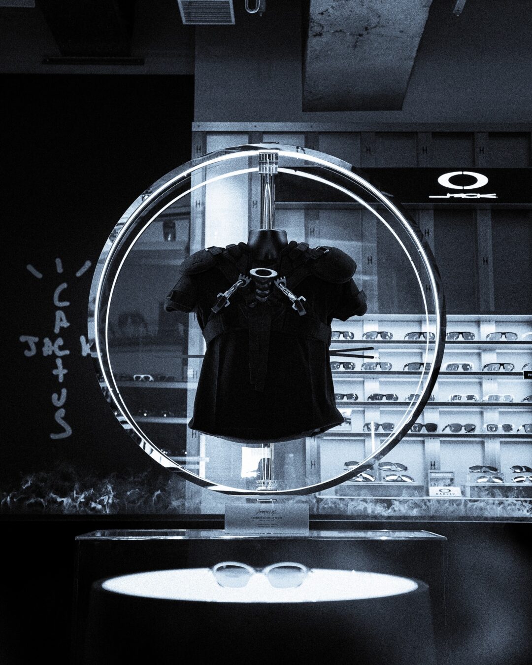 Travis Scott/Cactus Jack x Oakley “MUZM X-Metal Juliet”が2026年 発売予定 (トラヴィス・スコット/カクタスジャック オークリー)