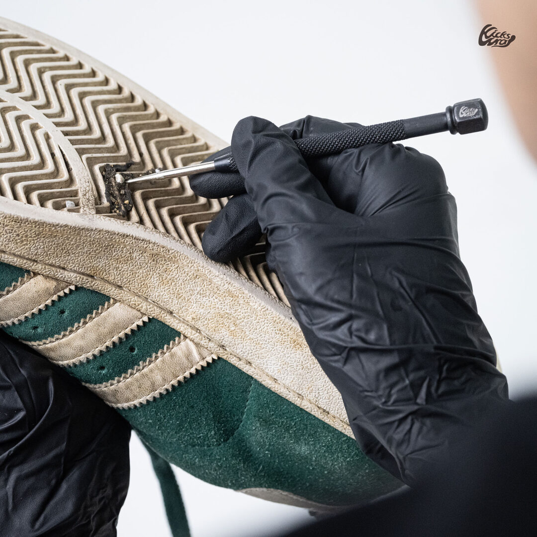 KicksWrapから靴底に挟まった小石やへばりついたゴミやガム、頑固な泥や土を除去するオリジナルピッカー「Stone Picker」が2025年 11/20 19:00 発売 (キックスラップ)