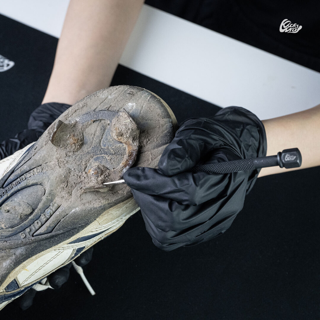 KicksWrapから靴底に挟まった小石やへばりついたゴミやガム、頑固な泥や土を除去するオリジナルピッカー「Stone Picker」が2025年 11/20 19:00 発売 (キックスラップ)