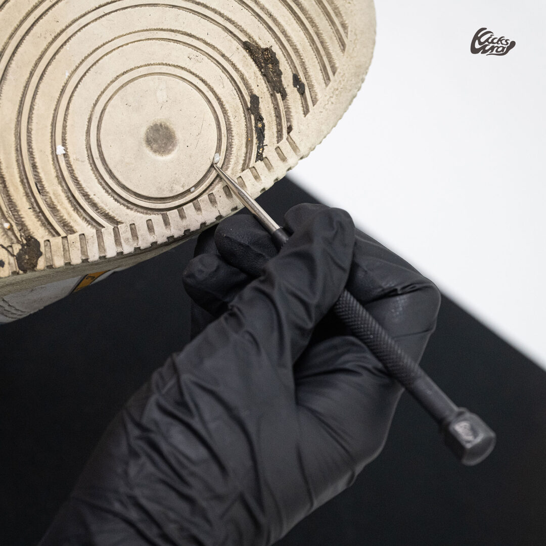 KicksWrapから靴底に挟まった小石やへばりついたゴミやガム、頑固な泥や土を除去するオリジナルピッカー「Stone Picker」が2025年 11/20 19:00 発売 (キックスラップ)