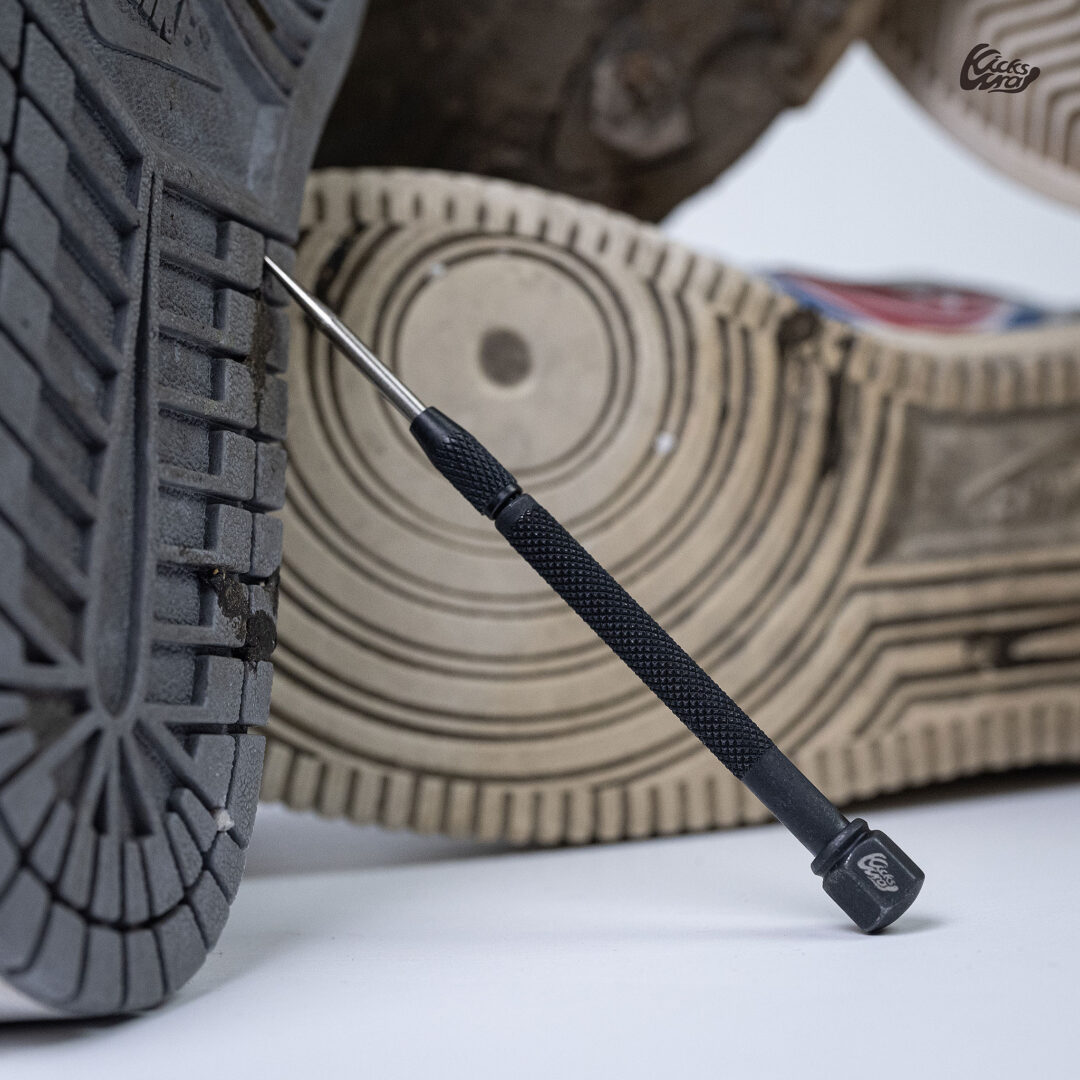 KicksWrapから靴底に挟まった小石やへばりついたゴミやガム、頑固な泥や土を除去するオリジナルピッカー「Stone Picker」が2025年 11/20 19:00 発売 (キックスラップ)