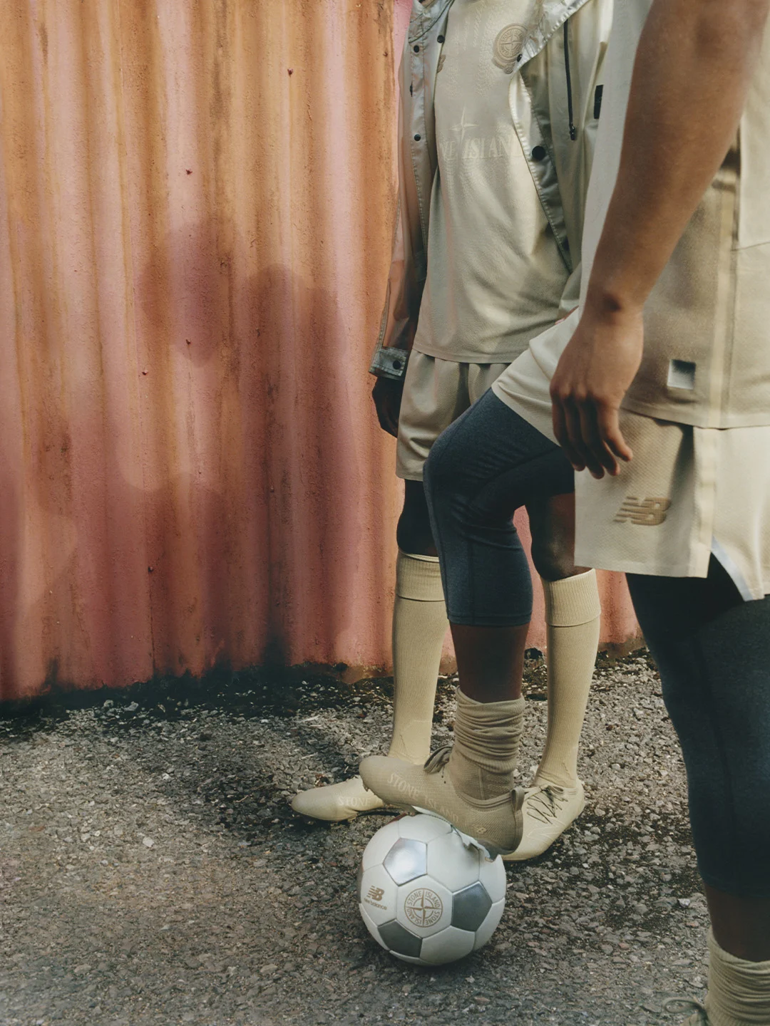 【2025年 11/19 発売】Stone Island x New Balance FURON V8 (ストーンアイランド ニューバランス フェーロン)